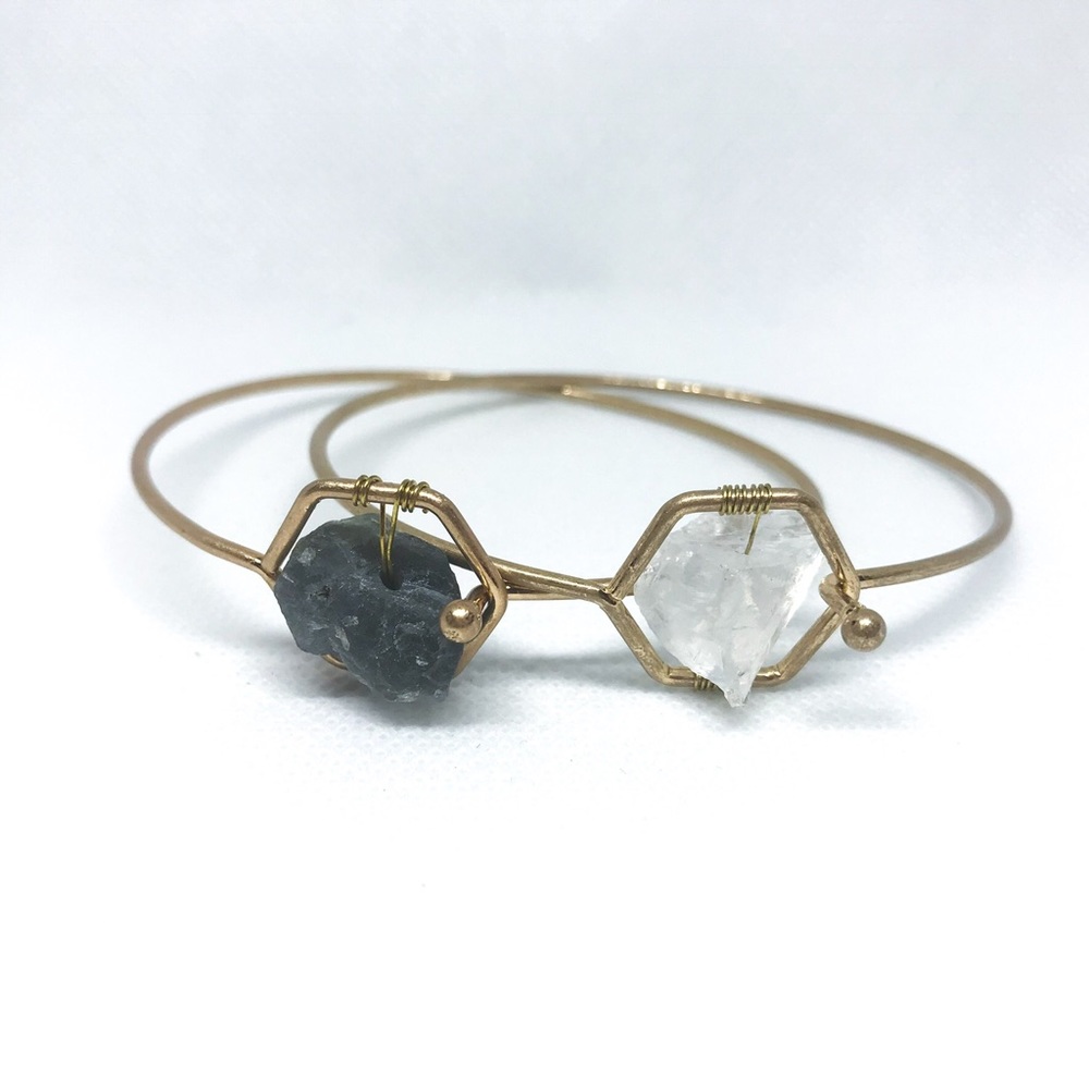 Simple Bangle With Quartz Stone